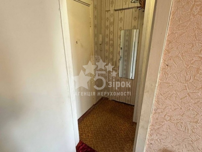 Недорога квартира із зручним розташуванням недалеко від центру!