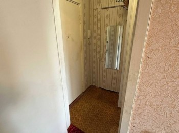 Недорога квартира із зручним розташуванням недалеко від центру!