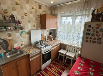 Недорога квартира із зручним розташуванням недалеко від центру!